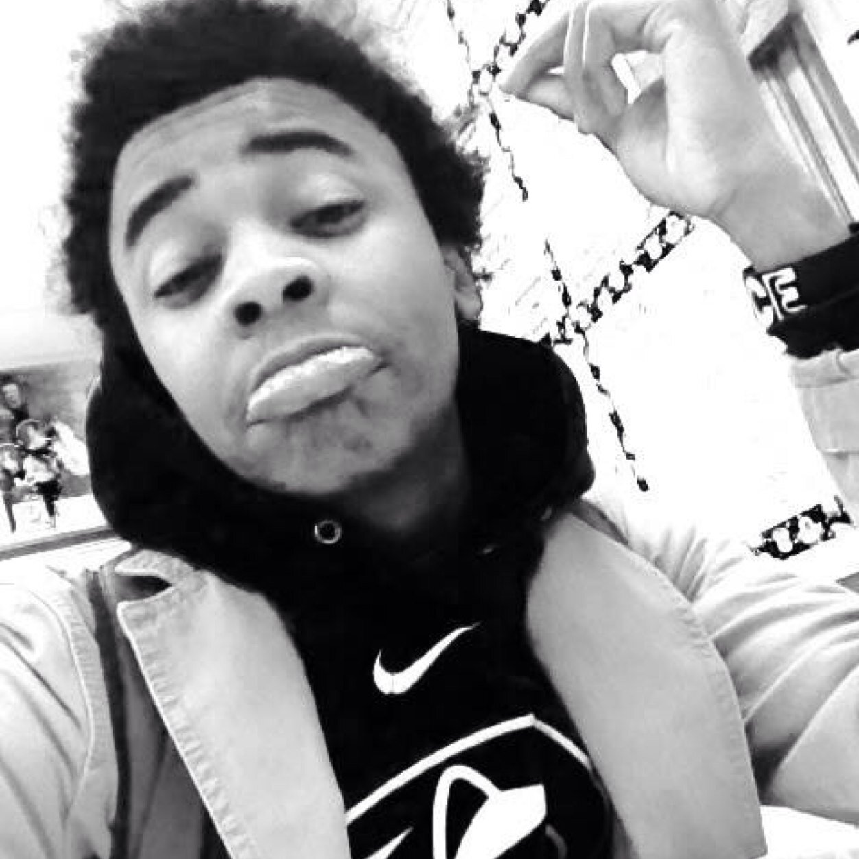 ; hey. ✋