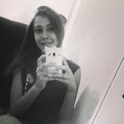 Amo música,cinema,tv,games,séries,internet & sorvete de pistache! (kkkk)