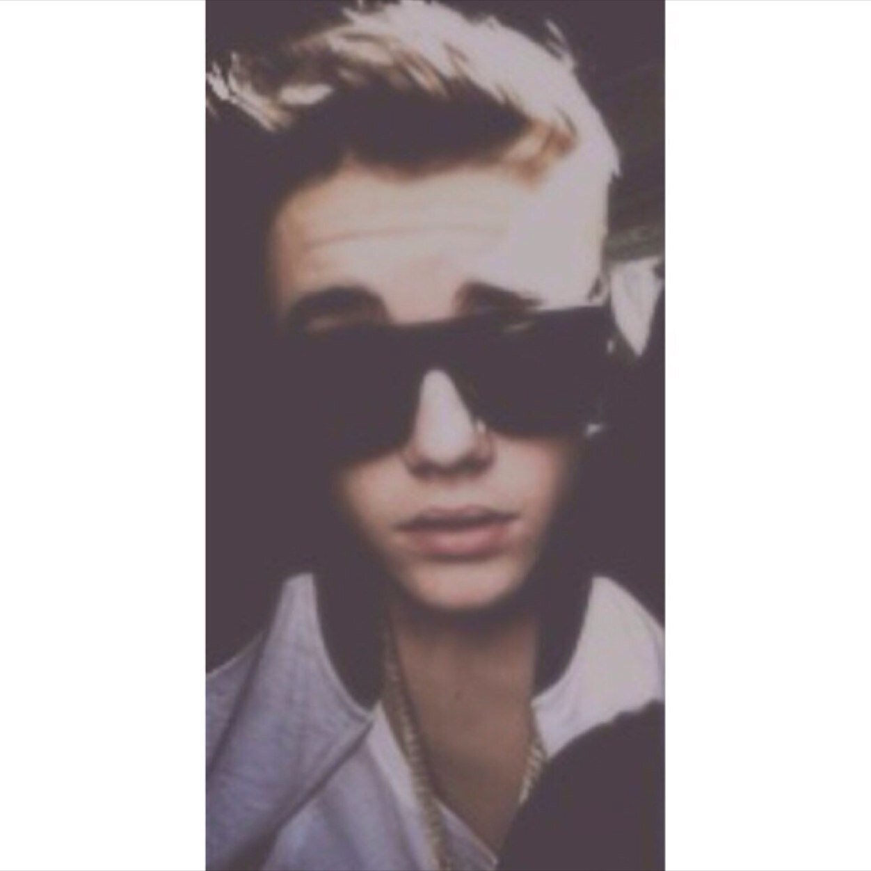 ♡ You got a free follow so please follow @bieberillicit i follow back i promise ♡