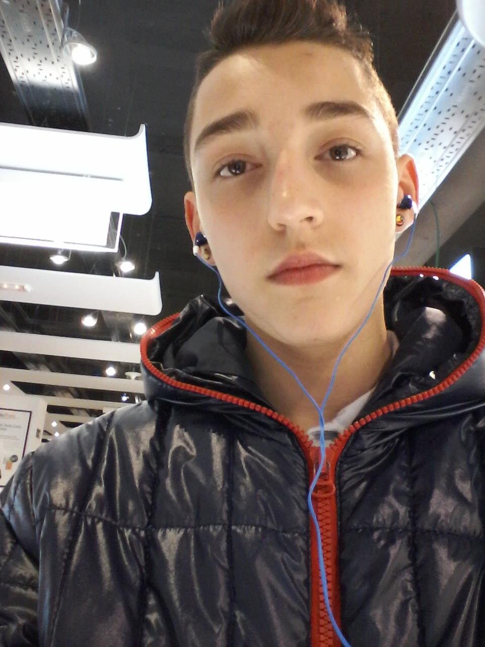 ツ