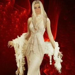 I am sort of that lady, who most of all values family in life. I am an elegant, good-looking, smart woman. I look at the future with bright eyes and wide smile,