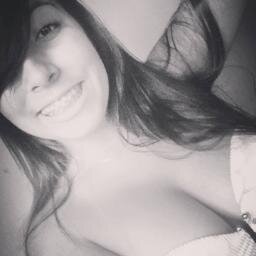 E junto com elaa , Tava aquela MOORENINHA , Aquela da Bunda grande e da frente Pequenininha ♪♚♛