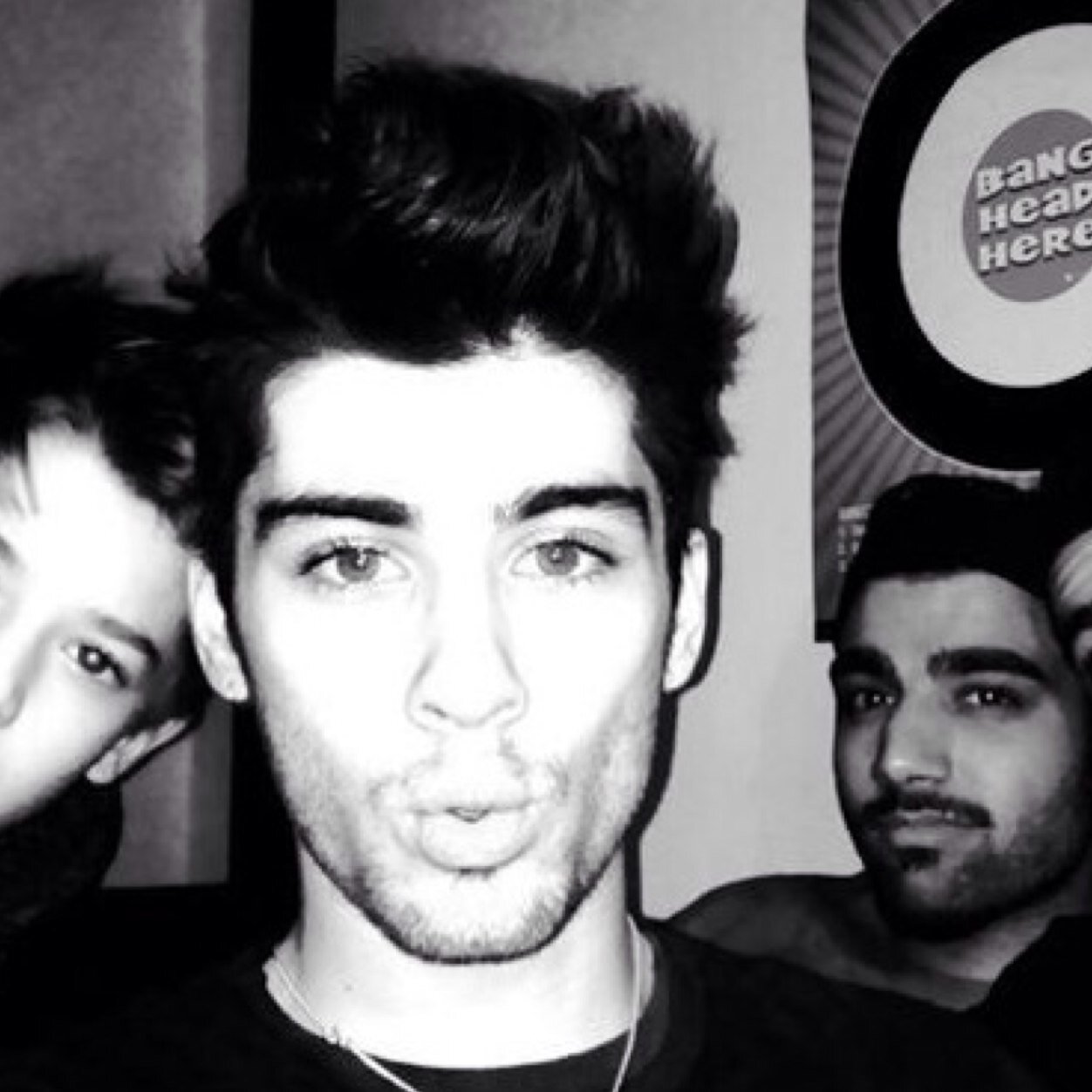 FOLLOW @snowfallhorans :)