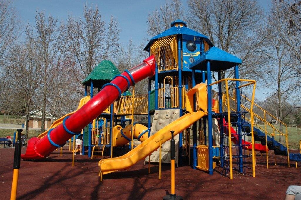 Creve Coeur Parks & Recreation offers programs for people of all ages in area parks and is proud to bring you Creve Coeur Ice Arena & Golf Course!