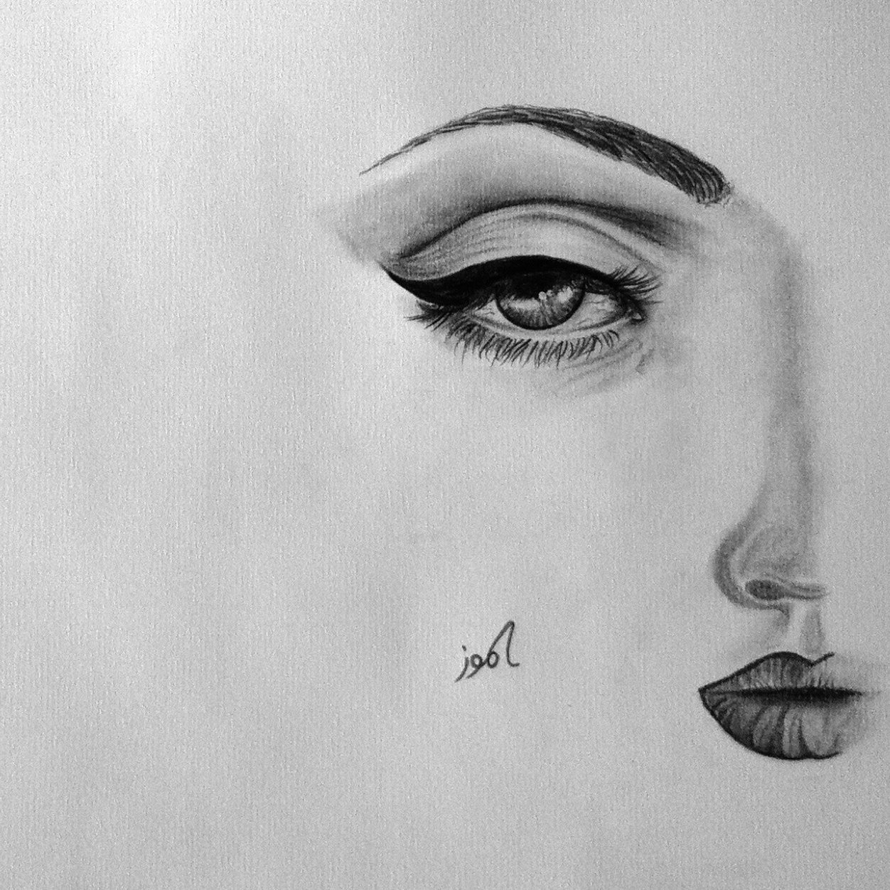هُنا أشْتهي الكِتابة، وأتلذذُ بالقِراءة، أبْتلِعُ الصّمت، وأمْضغُ الحرفَ بشَراهة. جَميع ما أكْتبه يَعودُ لقَلمي الخَاص والمقْتبس يعودُ لذَائقتي وأُشير باقْتباسه