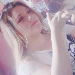 Dentro dela tem um coração bobo, que é sempre capaz de amar e de acreditar outra vez. CFA