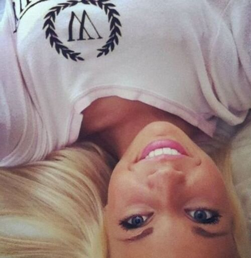 HeidiMuldonich's profile picture. Recipe for a perfect fall night: Take one full moon and place it against a velvet sky. Best when shared with the one you love.