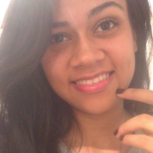 carinhosa, atenciosa, inteligente, racional, extrovertida, mas minha maior e melhor qualidade é ser Jonatik. Jonas Brothers= my life S2
