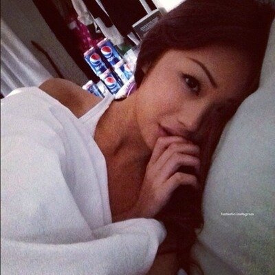 VivianneBrocas's profile picture. True friends don't talk shit about you.