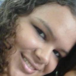 sou estrovertida gosto de animais e amo Gossip Girl**