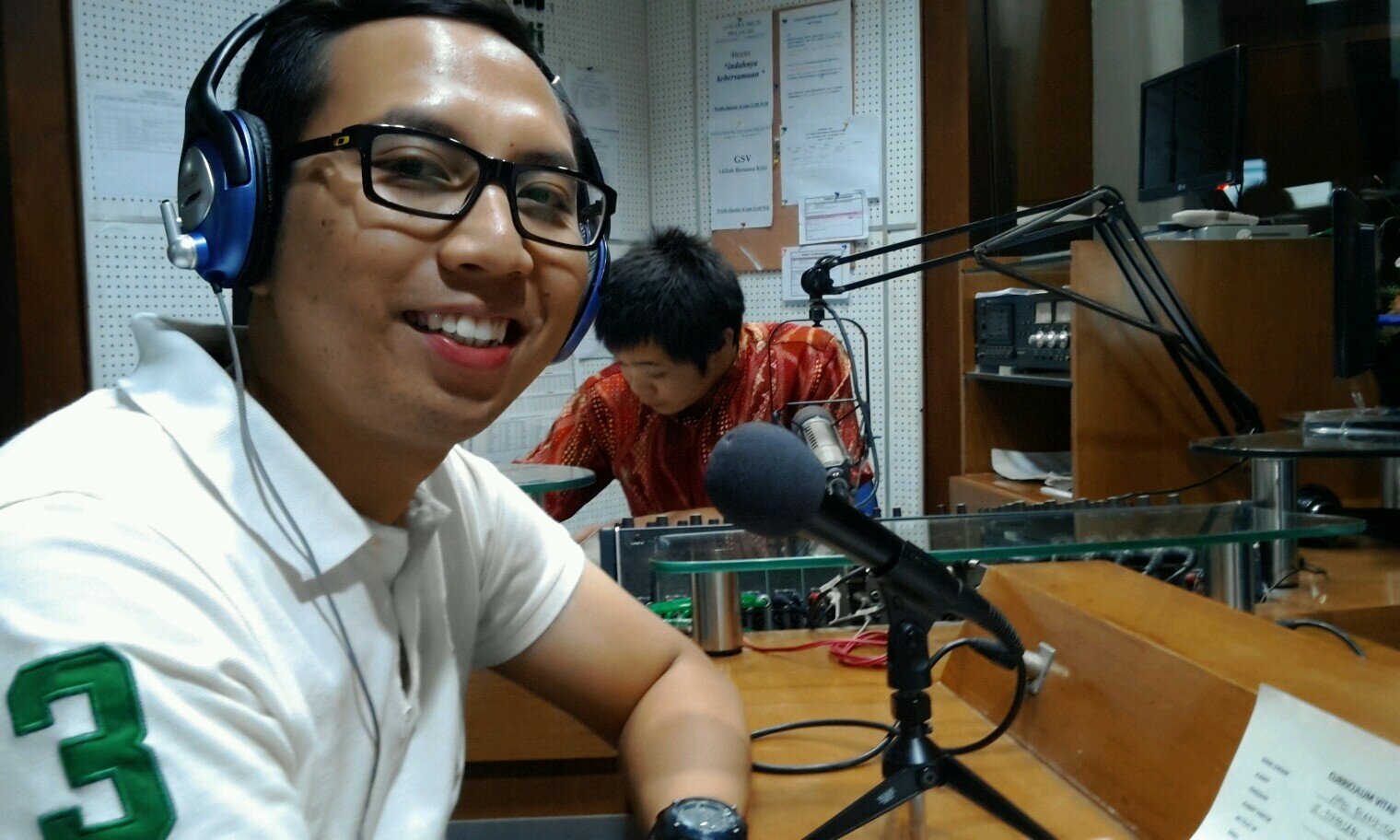 Entrepreneur | Owner @GrosirJasDotCom @finalovehijab | part of @tdasoloraya @wcisoloraya | Family Man | Heart Worker | Pembelajar Seumur Hidup | pin: 2375E35D