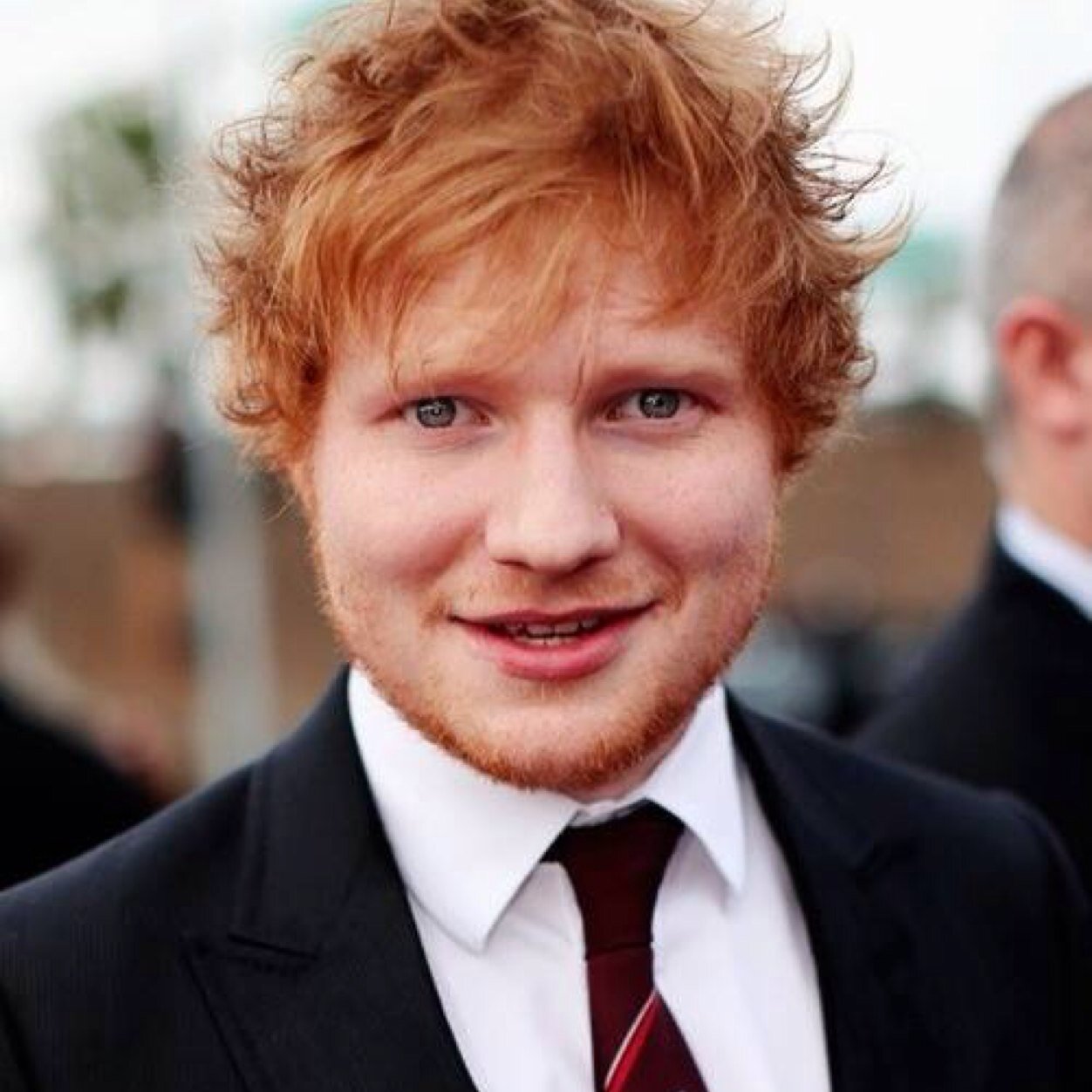 ed sheeran completes me☺ 6/1/14 the day the fandom had 1828477372 heart attacks because of an icon;✌