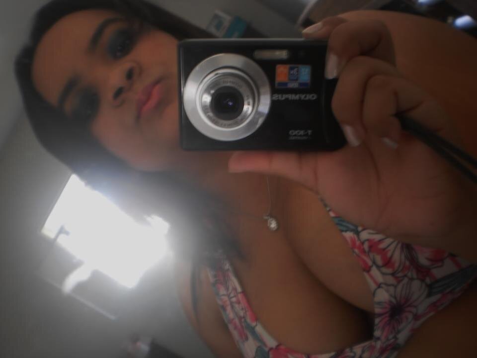 ValdileneVall's profile picture. Se eu disser que perdi a direção. Se eu disser que machuquei meu coração. Quando eu disse não..... ♫ ♫ ♫