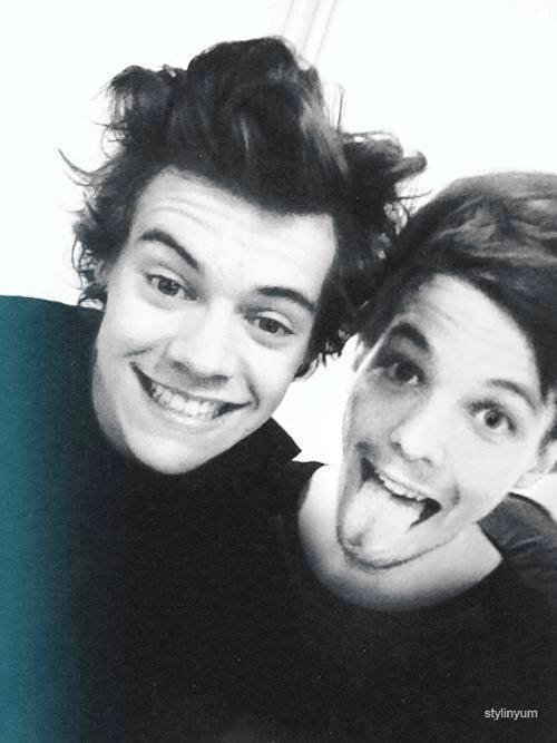 Amo #One_Direction,#Liam,#Zayn,#Louis#Niall #Harry_Happy_Bhirdhay
 Gosto de : Pizza,Frango,Carne,Taco