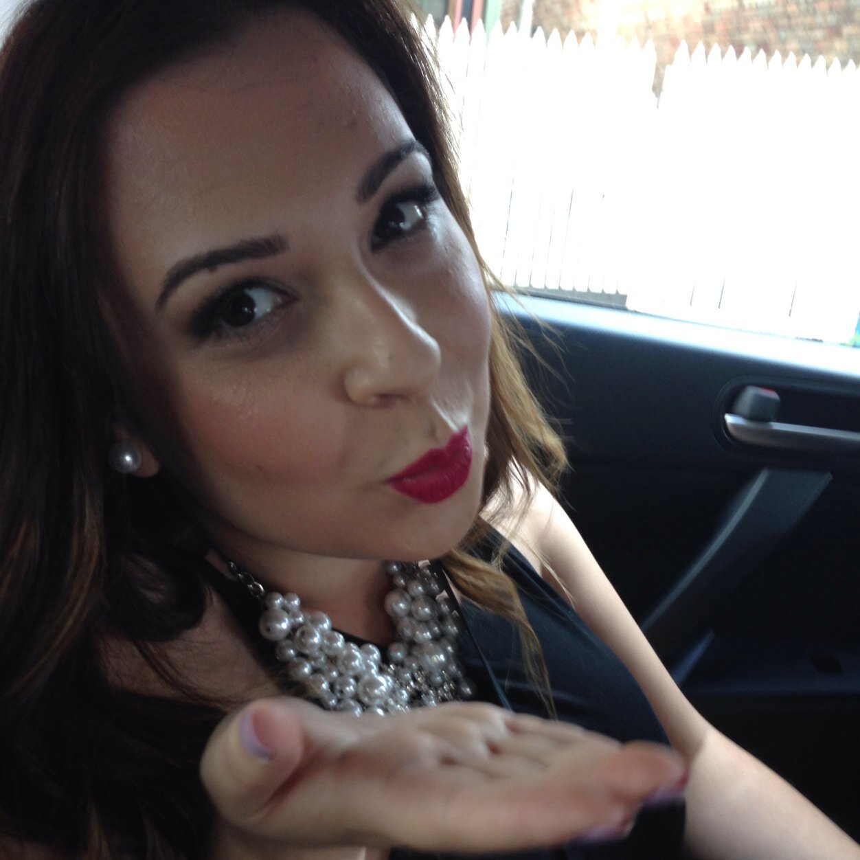 Living my dream.Obsessive media junkie.Lover of food,movies,wine,fashion.Come follow me!...I always follow back :)