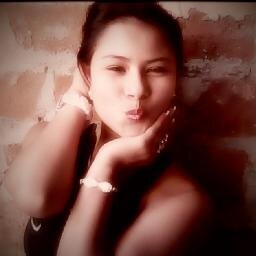 Cómo no me iba a terminar gustando si siempre supo cómo hacerme sonreír.
ahora diia dia me enamora con su amor
te amo mii precioso ♥ :*