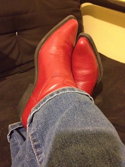 ScarlettBrogan's profile picture. Author. Lover of hockey, baseball, red boots, black cats, stray dogs, travel, Mexican food, and coffee.