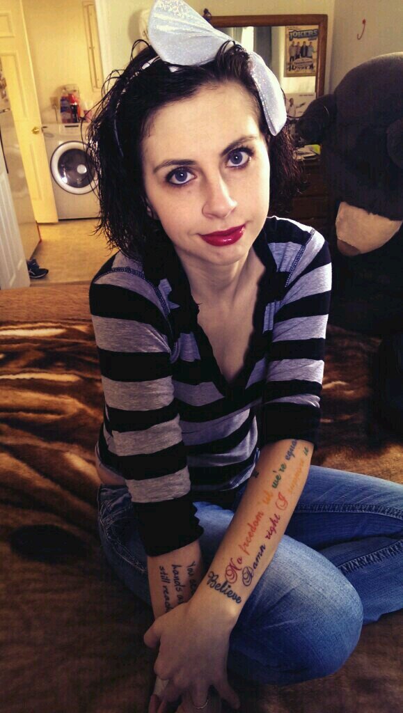 LaurieMarie_xo's profile picture. I've got a pocket full of glitter and a head full of dreams  .o5.o2.ll