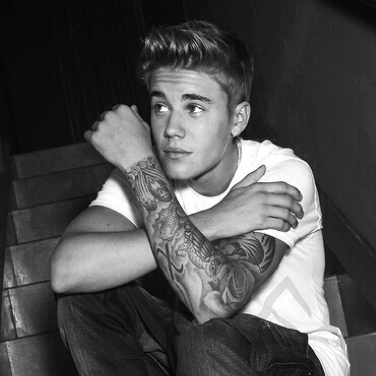 I still believe in love and i still believe in us(beliebers). #MusicMondays is a form for expression!! #54millionbeliebers #BELIEVE