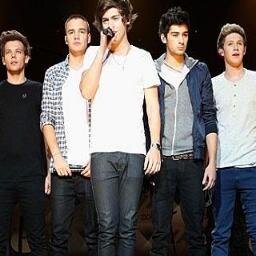 I love one direction a I am forever directioner! and  Lovatic, Mixer ;) Follow me in my IG: Imik_malikarmy