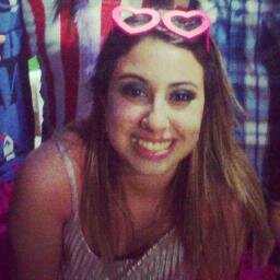 Ciumenta,brava,sentimental,dizem que sou bonita, mas nao sou.Faço o possivel e o impossivel pra ter sempre meus amigos por perto!! Amo quem nao ama, mas tamo ai