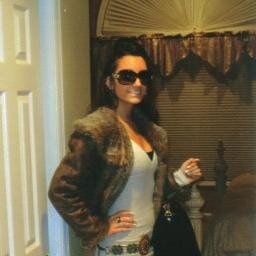 Makeup artist & Trophy wife! In school for special effects makeup. #Anon