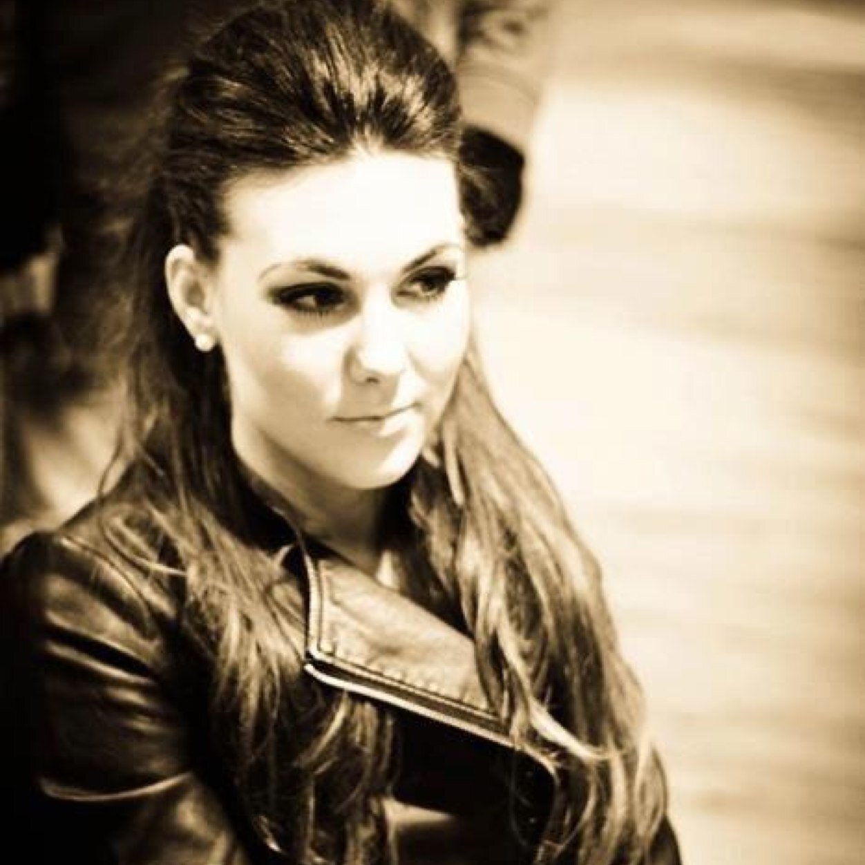 Hey im Elize Ryd, I am the female vocalist for the band Amaranthe
