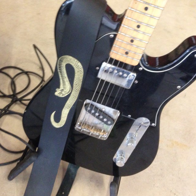 electrichombre's profile picture. 