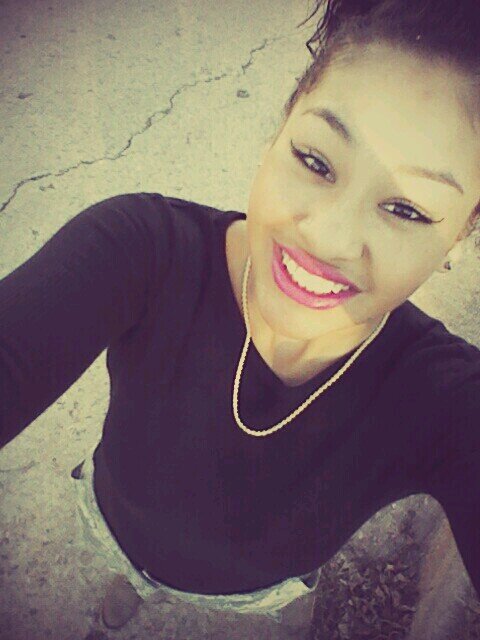 i luv 2 laugh, im a very koo person 2 han wit, n if u get 2 kno mi real well, u can talk 2 mi about anything