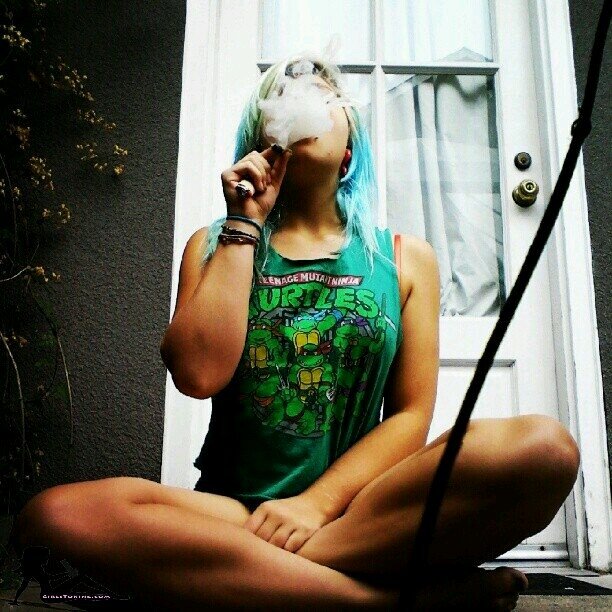 »Drugs & Sex« »Partier« »Jack Daniels« »I say harsh fucking things, can't handle? don't follow.«	»IDGAF about Alot« »Vdubs«|Follow 4 Follow|