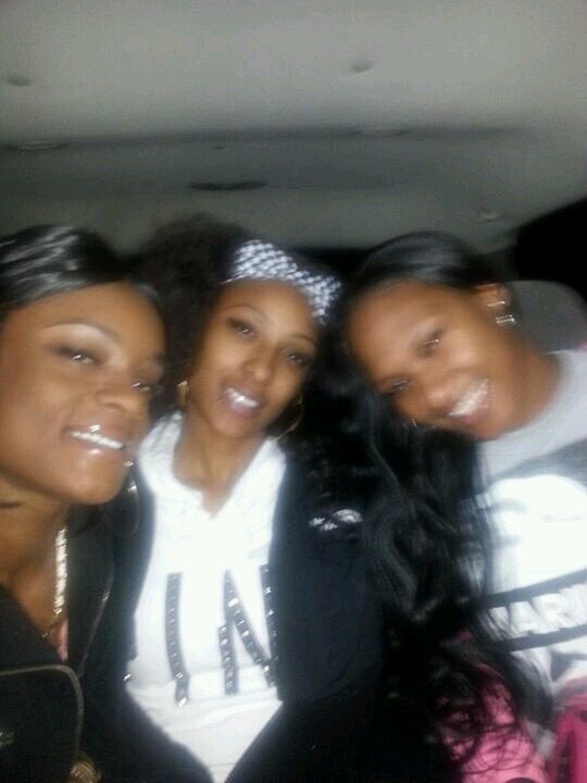 diamond fresh as btchhh never could be tacky
but them shadesss by pradaaaaaa !
POURiN UPPP GUWOPPPP COUNTiNN UPPP WiTh ROZAYYYYY fREEEE MY NiGhA DT