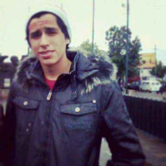 Soy yo simplemente esperando Que ahun el mundo cambie :)  !! #SiguemeyTeSigo #Instagram @_tadeo_