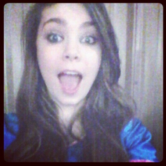 im 16 live in oklahome and I love music i write songs and sing ummmm.... later lovies :)