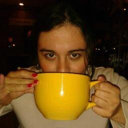 Complicada,ingeniera,fotógrafa,lectora.Adicta a los viajes,los besos,el chocolate,el café y la plática.Amo el baile y la música.