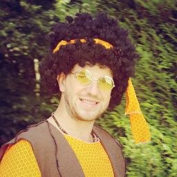 Né d'un mélange entre l'humour et le délire.
Profitez de tout et ne lâchez rien.