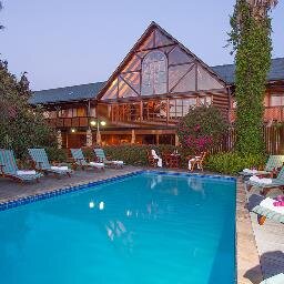 Knysna Log-Inn Hotel, 4 stars, amazing yellowwood, stained glass windows, jacuzzi, sauna pool, 57 rooms, ideal base to explore the Garden Route