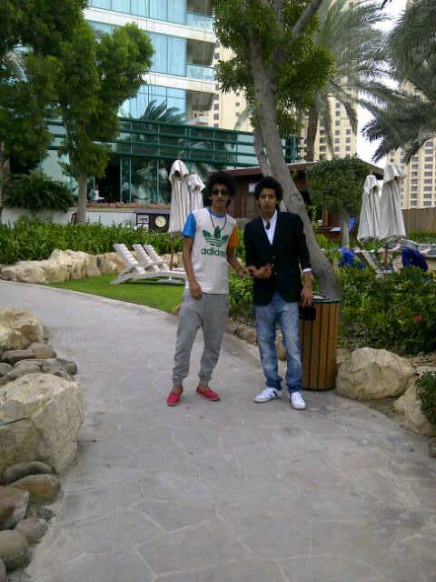 pin:2B51AA99
Instagram: bandr7974
