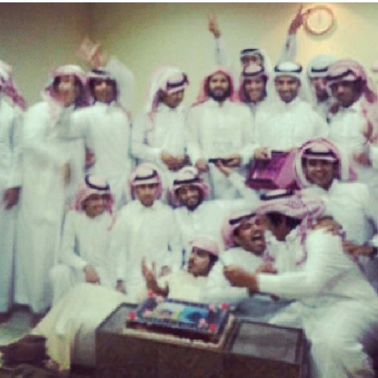 شاعر ، احد ابناء قبيلة آل مره
