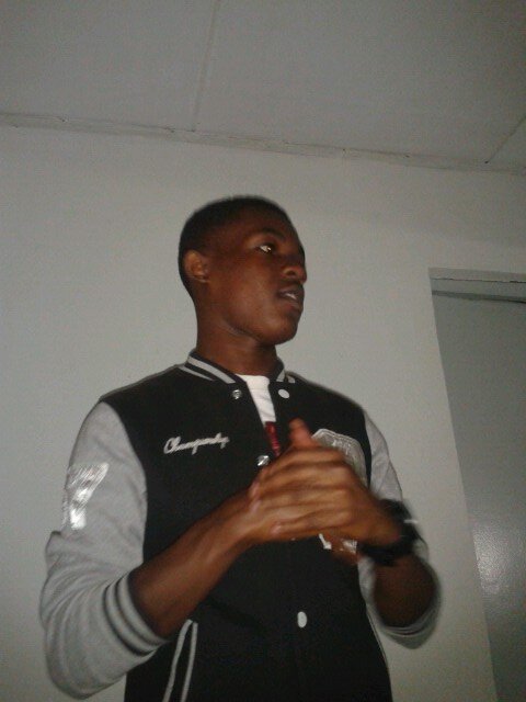 Punchlineur de Babi #DernierPunchlineur. Go !! 
http://t.co/oUCX15rWqG
Bonne écoute !