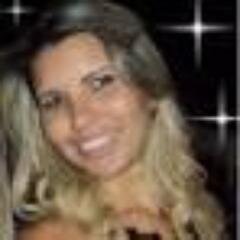 Não tenho culpa se meus dias têm nascido completamente coloridos. Simplesmente quando acordo decido que quero ser feliz (Martha Medeiros)