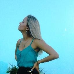 Serva! Gestora de Qualidade, aspirante à Psicóloga, Especialista em SGI. Amante de boa música, seriados, livros, filmes, doces, felinos e pessoas!
