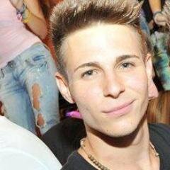 / Next Generation DJ / Music Producer / Engineer / Kick-ass football player / Latest on music here!