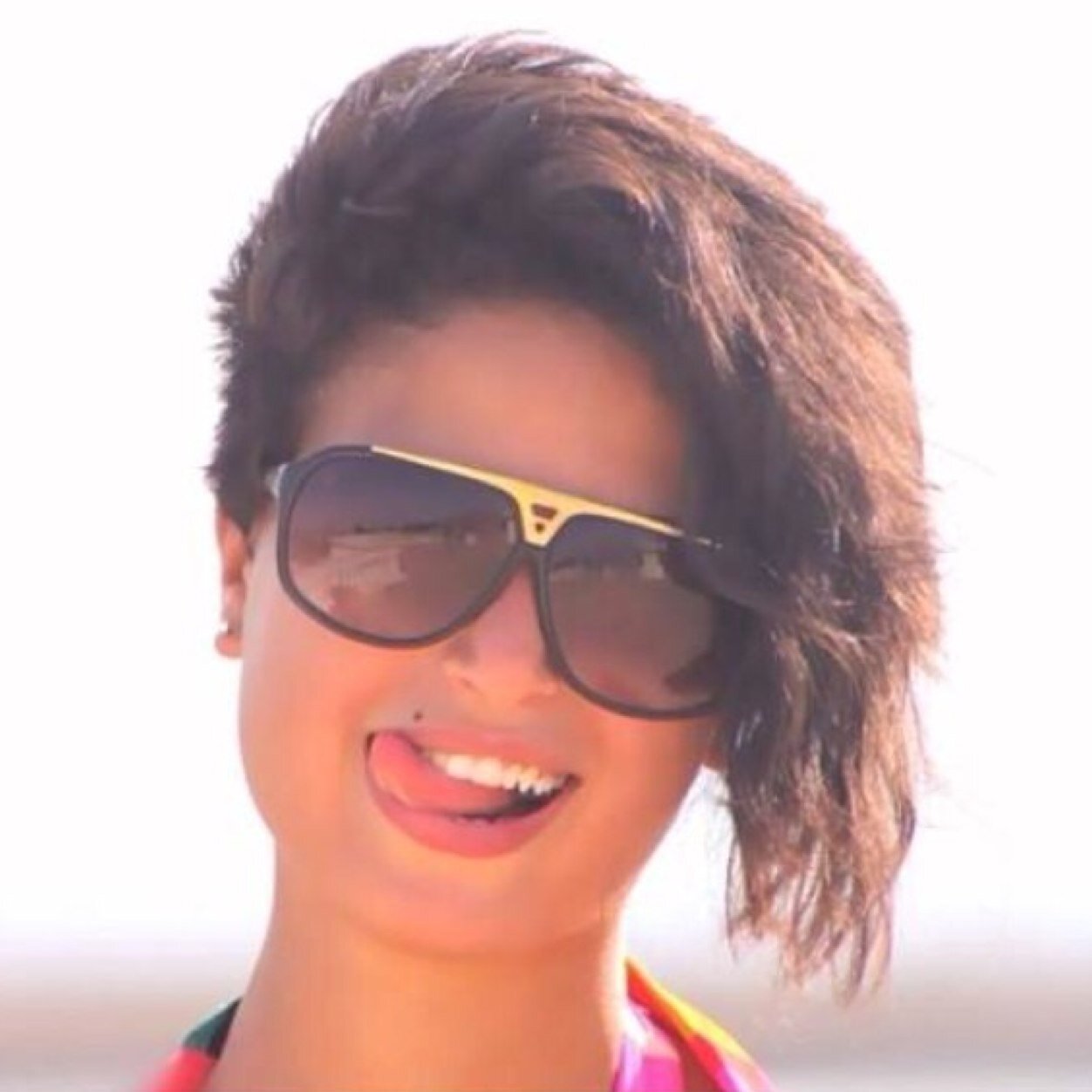 عليمن هل تكـبر .. ! مو علية ة أرجوكك ، #عراقية ة أنـي ولـك ضـهركك اكسرة .. أاحم :$$