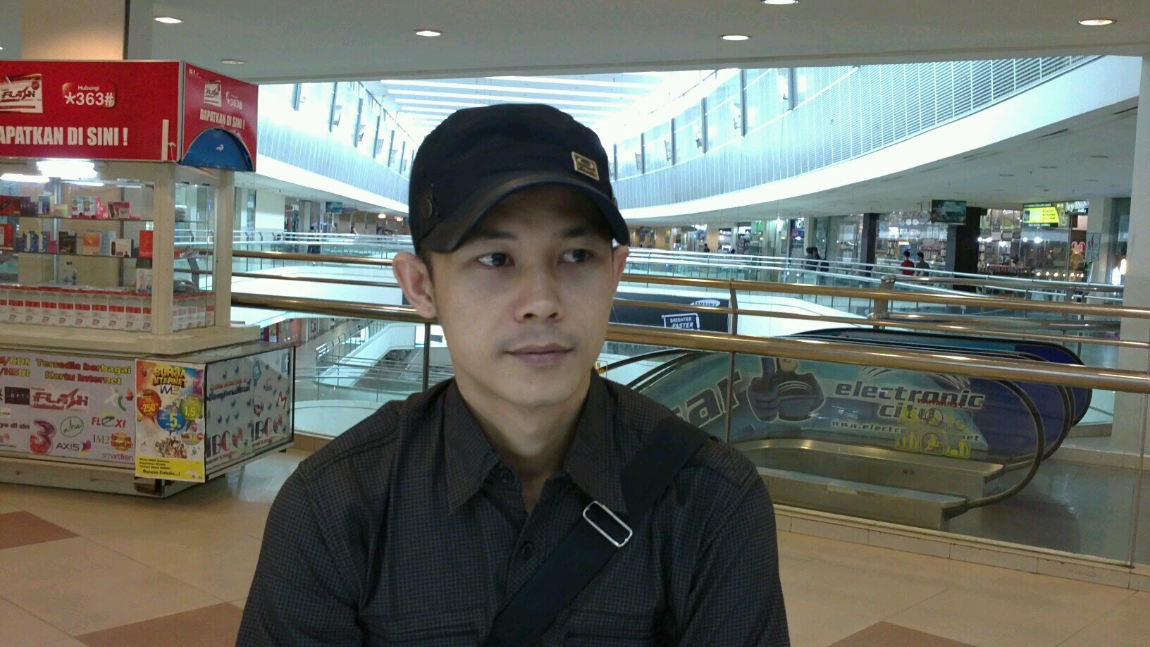 androidrusly's profile picture. Ada 2 macam perjuangan di dunia ini:perjuangan untuk tetap hidup di dunia ini & perjuangan untuk meraih kehidupan yang kekal di akhirat kelak.. PIN: 75100151