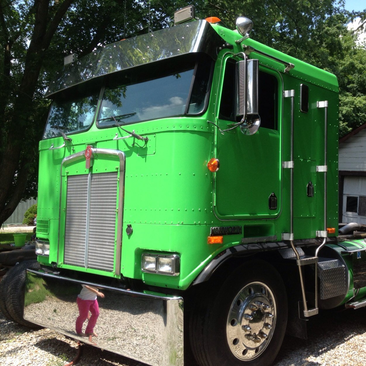 We run flat beds, dry van, livestock, Rgn, heavy haul and oversize loads. 419 922 4007 We are located in north central Ohio