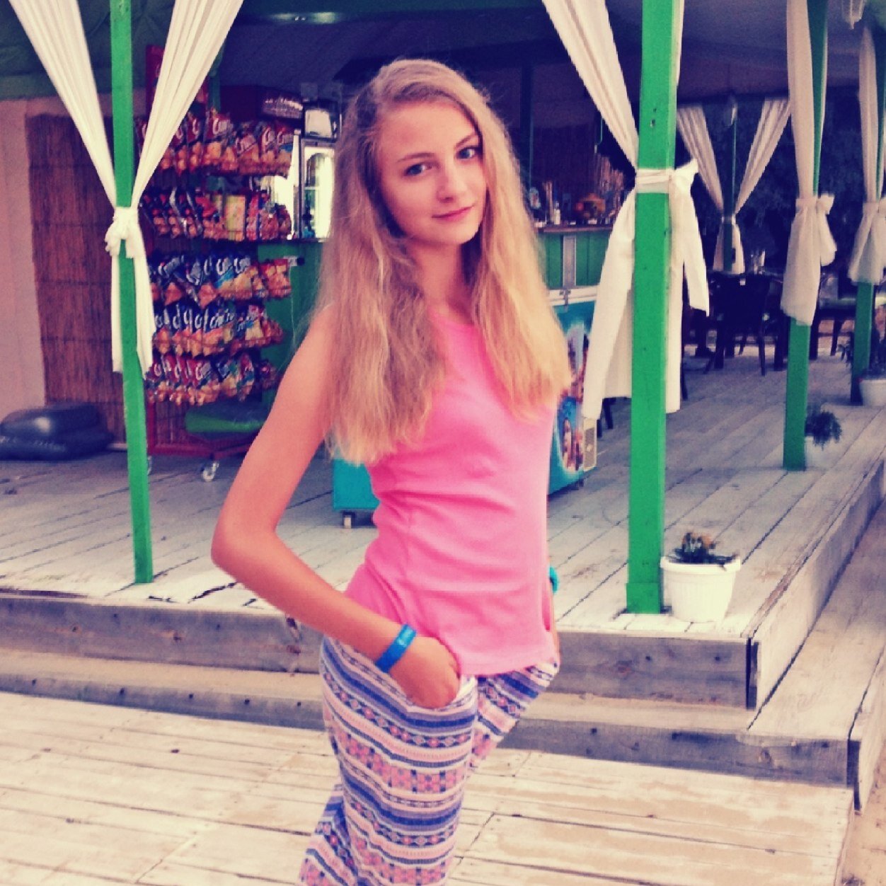 Hi,my name is Anastaisha!I am fron Russia,but i am really like English and that is why all my tweets will be only in English!)