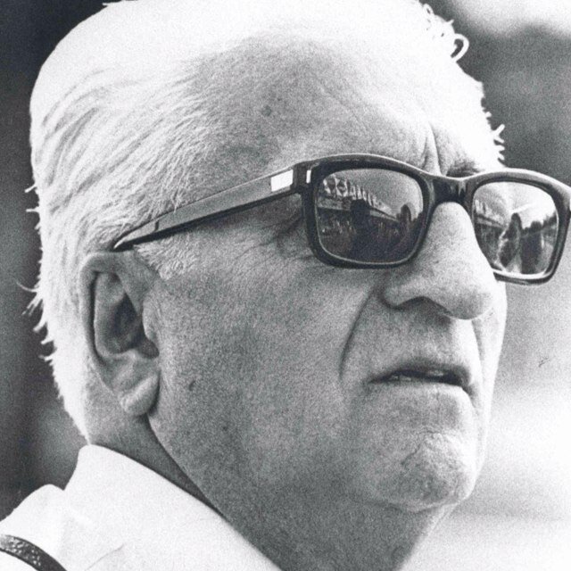 Omaggio alle migliori frasi del grandissimo Enzo Ferrari. Italian and English -NOT affiliated with Ferrari- just tribute account from fan