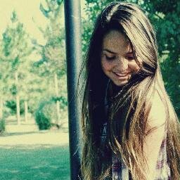 QUER SABER? Vou sorrir mesmo triste. Vou me levantar mesmo após cair. Sempre fui assim: FELIZ, PERSISTENTE e, acima de tudo, FORTE.