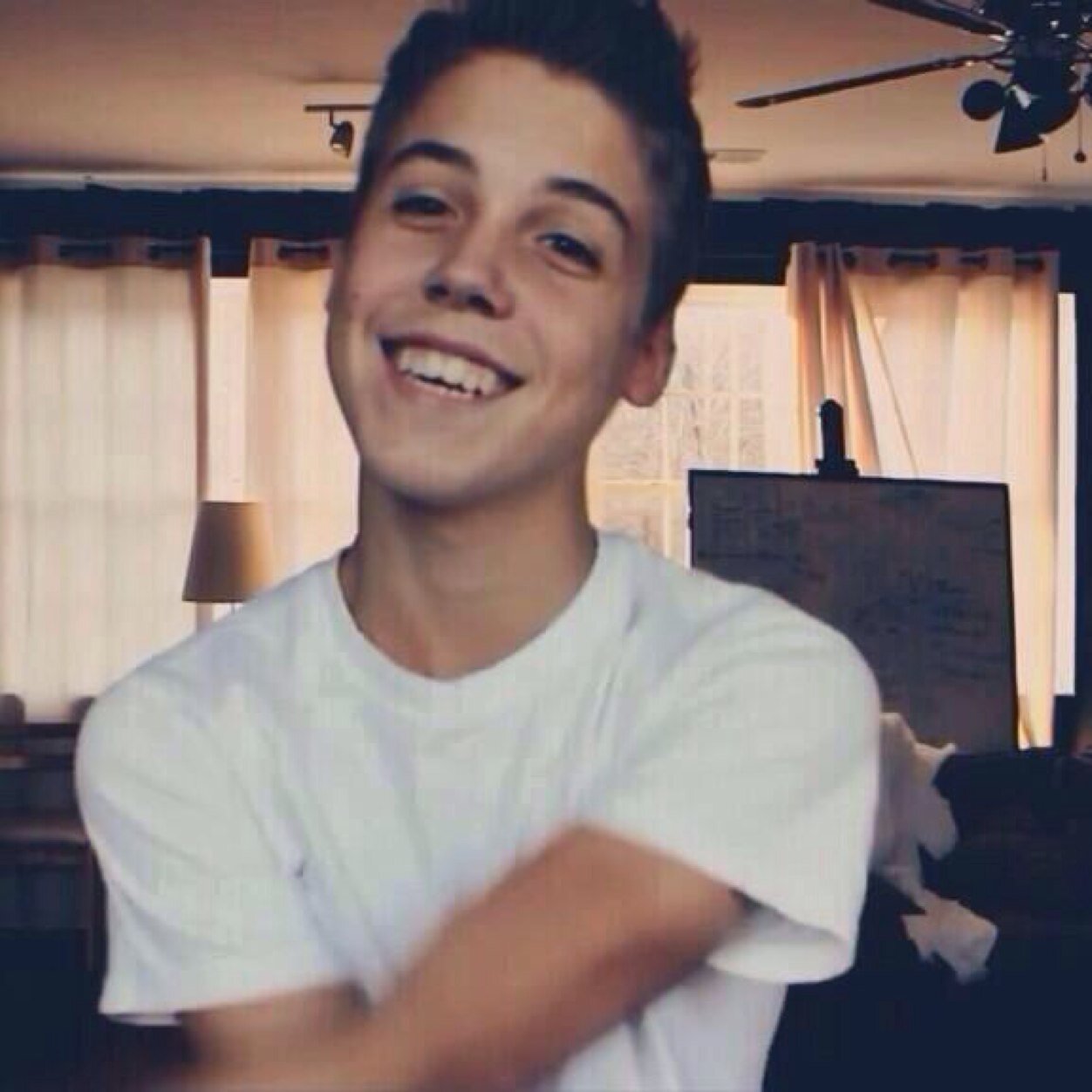 Jccloudybaby's profile picture. ♔Perfect boys only exsist in movies or on youtube and vine♔ •0/6 • 0/9 • 0/5• ☹