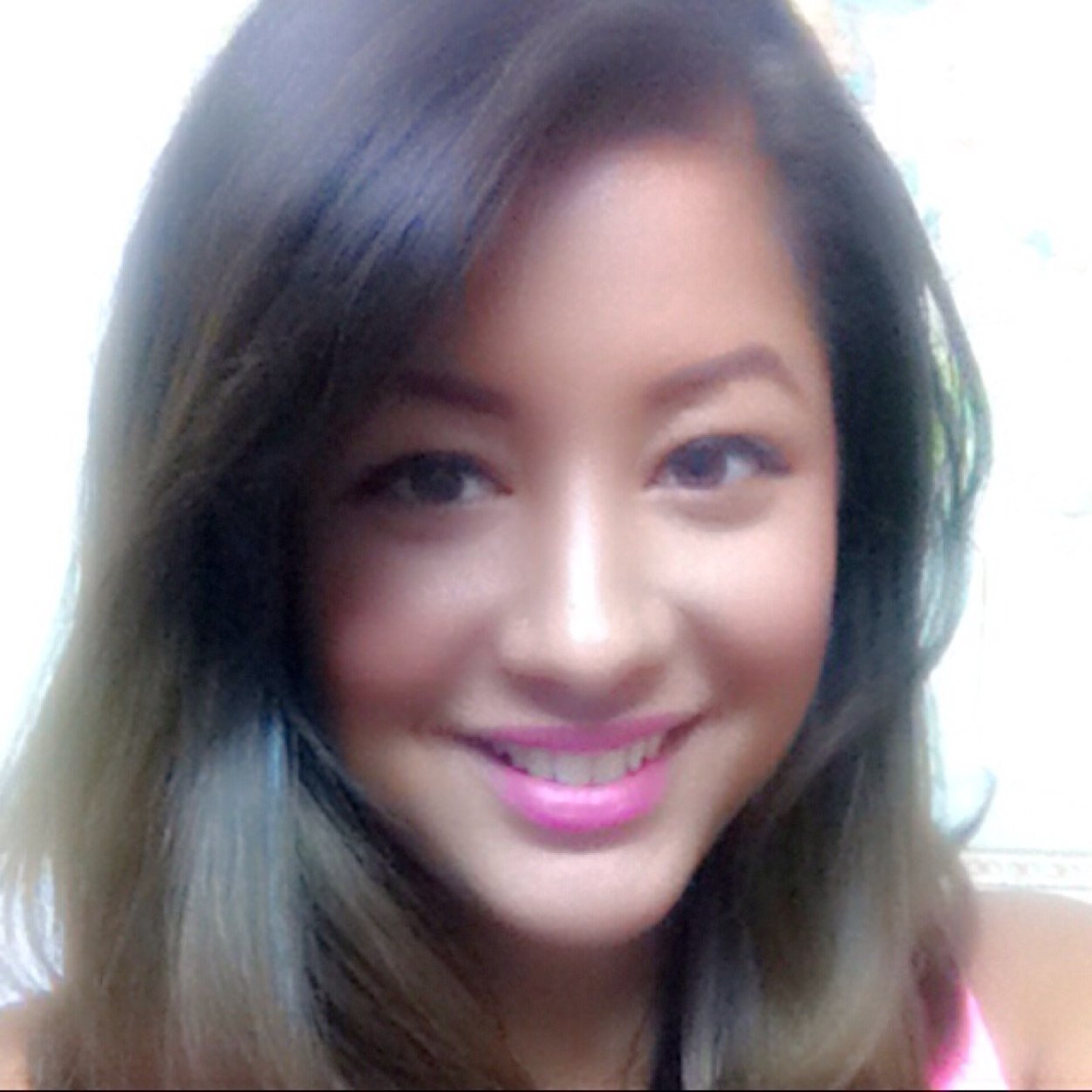 GlowKNichole's profile picture. Professional Esthetician, Skincare ADDICT, Product JUNKIE, Beauty FIEND. Follow for professional, honest reviews and all things beauty. [Instagram@GlowKNichole]